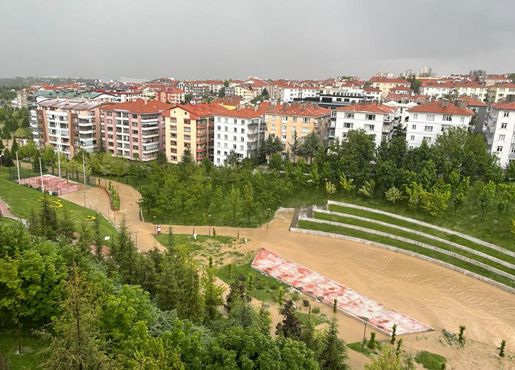 Ankara'da sağanak ve dolu etkili oldu